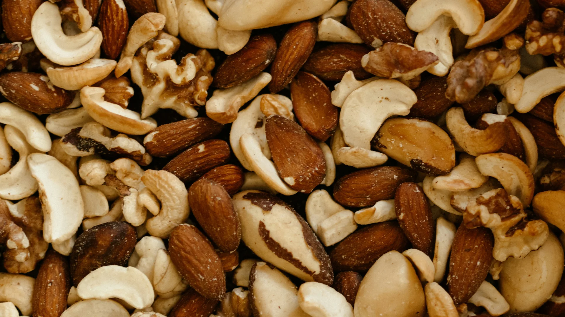Mixed premium nuts and dried fruit supplied by Pasha